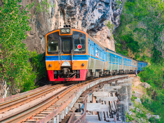 Train thailandais à Kanchanaburi