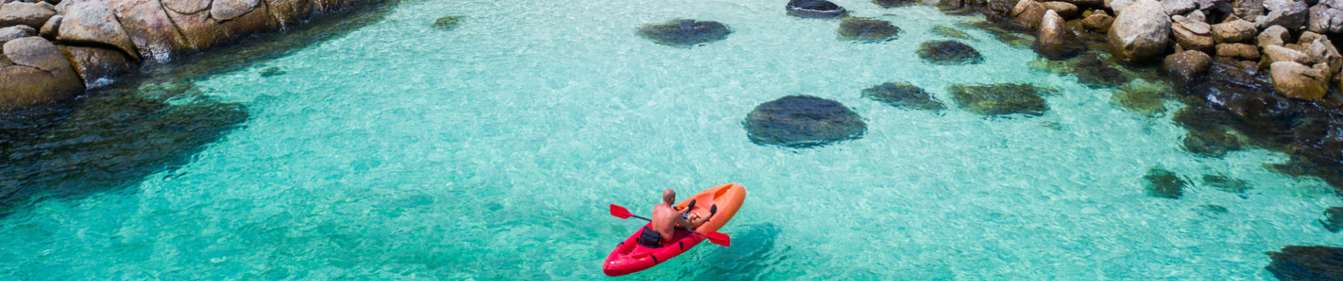 Kayak et eau turquoise en Thaïlande
