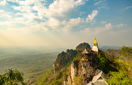 Wat chaloem phrachomklao, Lampang