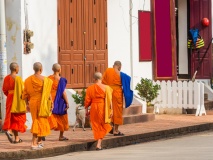 jeunes moines à Luang Prabang, Laos