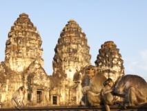 Temple Phra Prang Sam Yot